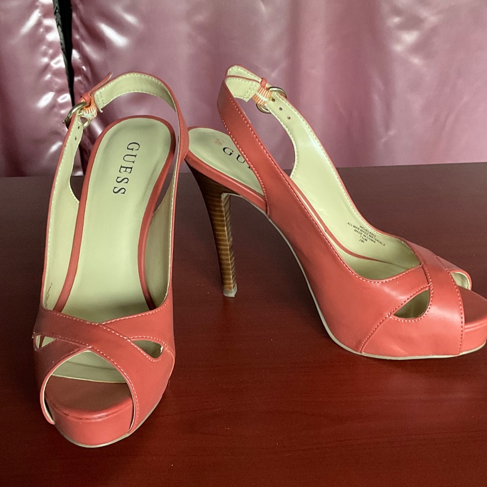 EUC Guess coral heels size 7.5
